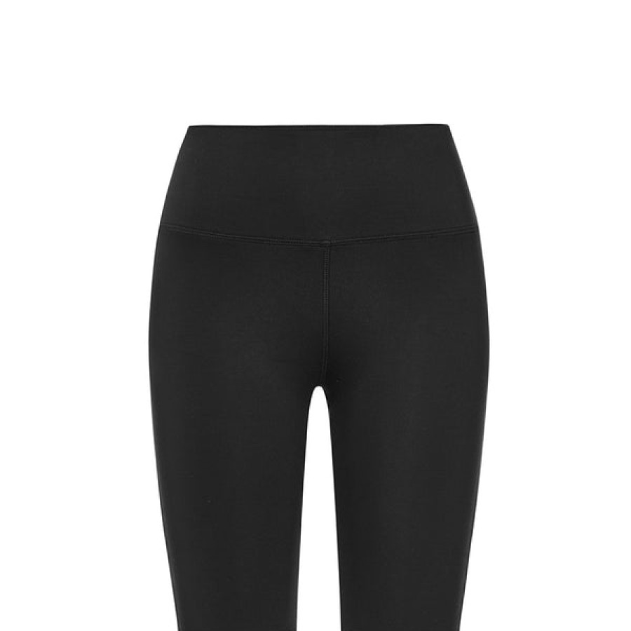 Women Wellicious Gymwear | High-Waisted Yoga Shorts In Black